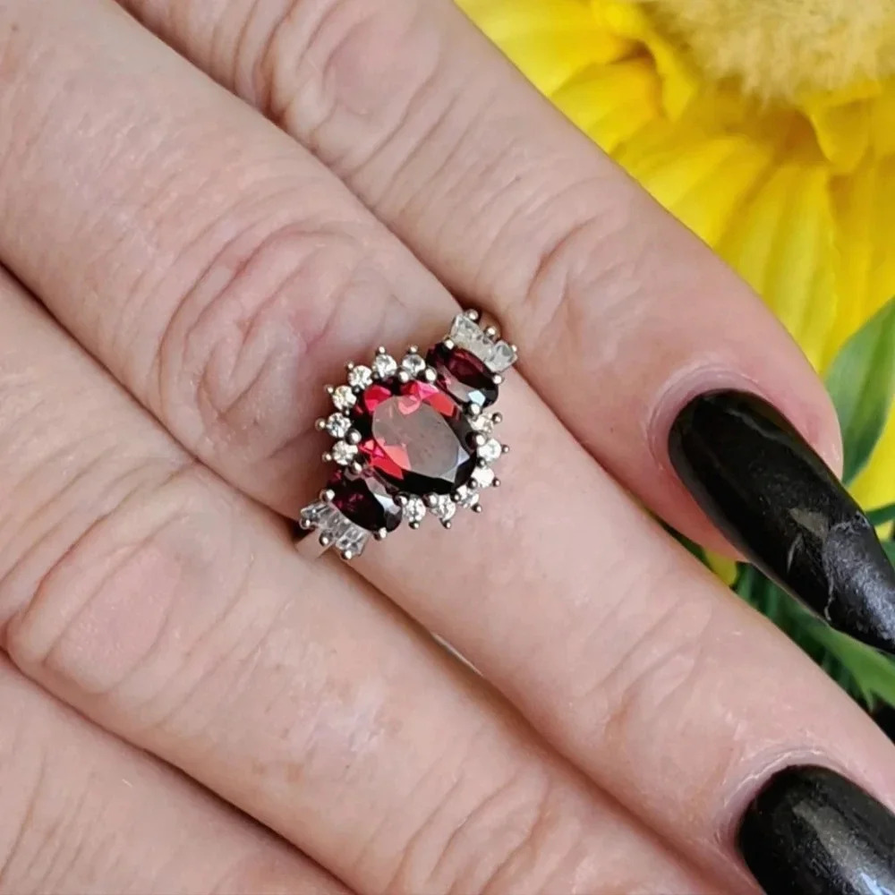 Natural Wine Garnet & Natural White Zircon Ring. - Picture 8 of 9